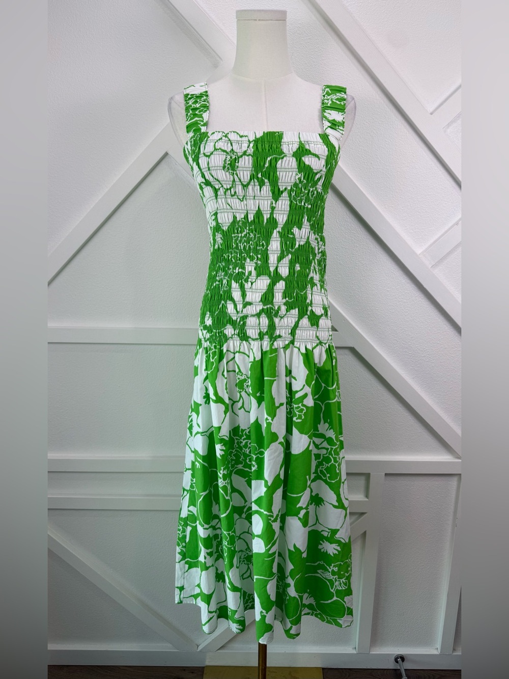 NWT Rails Seville Dress In Green Lotus Floral Smocked Bodice Drop Waist Size XS - Picture 2 of 12